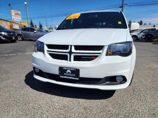 White Knuckle Clearcoat 2017 Dodge Grand Caravan GT