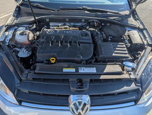 2015 Volkswagen Golf SportWagen TDI SE 4-Door