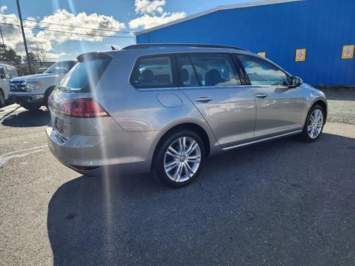 2015 Volkswagen Golf SportWagen TDI SE 4-Door