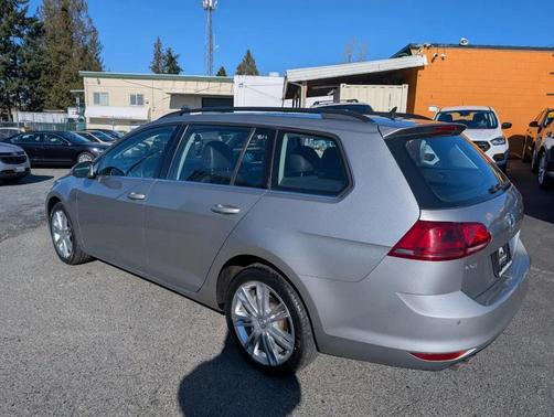 2015 Volkswagen Golf SportWagen TDI SE 4-Door