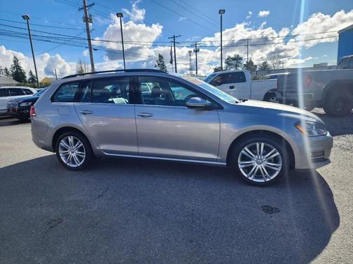 2015 Volkswagen Golf SportWagen TDI SE 4-Door