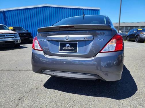 Gun Metallic 2018 Nissan Versa 1.6 SV