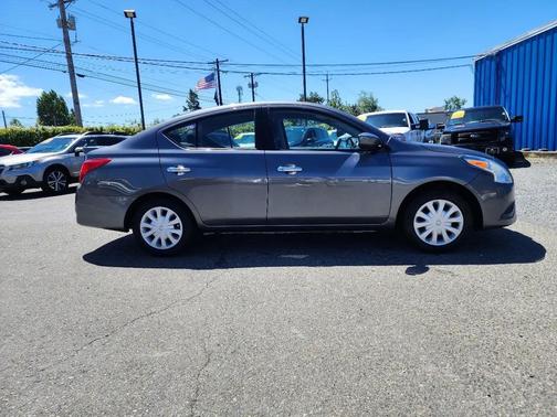 Gun Metallic 2018 Nissan Versa 1.6 SV