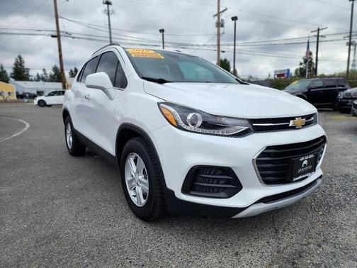 Summit White 2018 Chevrolet Trax LT
