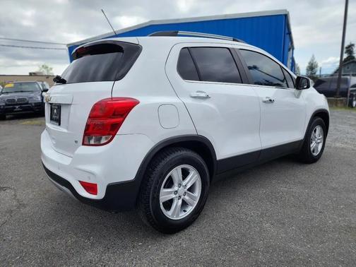Summit White 2018 Chevrolet Trax LT