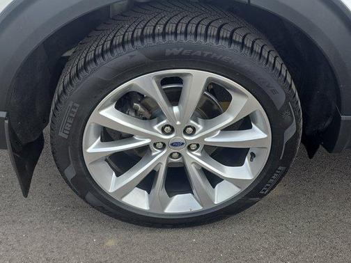 White Metallic 2021 Ford Explorer Platinum