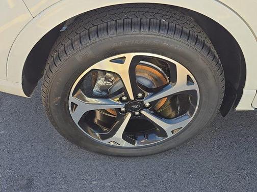 White Metallic 2023 Ford Escape ST-Line Elite
