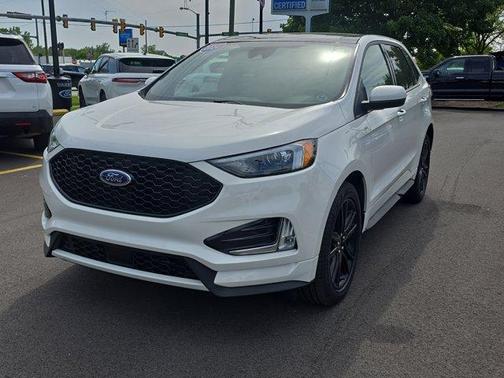 White Metallic 2024 Ford Edge ST Line