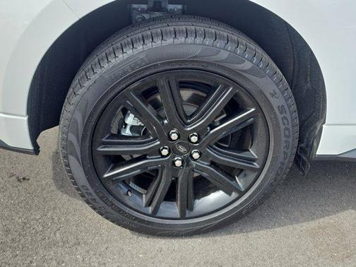 White Metallic 2024 Ford Edge ST Line