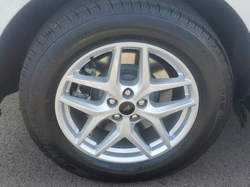 White Metallic 2023 Ford Edge SEL