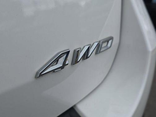 White Metallic 2023 Ford Explorer XLT