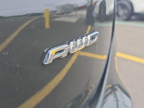 Green Metallic 2022 Ford Edge Titanium