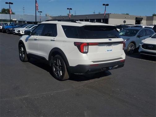 2025 Ford Explorer ST-Line