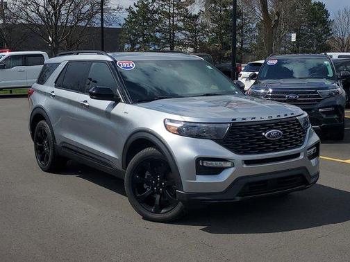 Iconic Silver Metallic 2024 Ford Explorer ST-Line