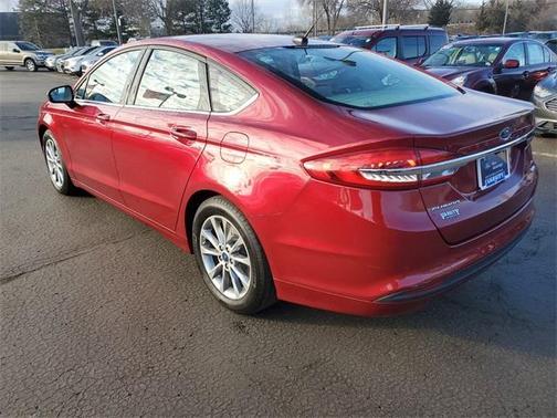 Photo 3 of 28 of 2017 Ford Fusion SE