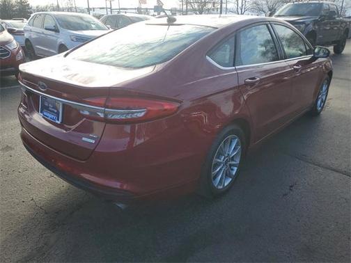 Photo 4 of 28 of 2017 Ford Fusion SE