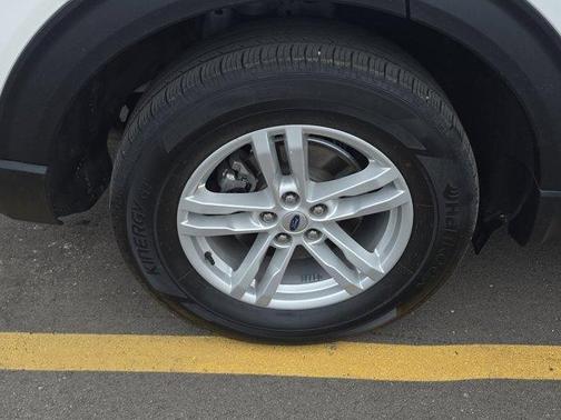 White Metallic 2023 Ford Explorer XLT
