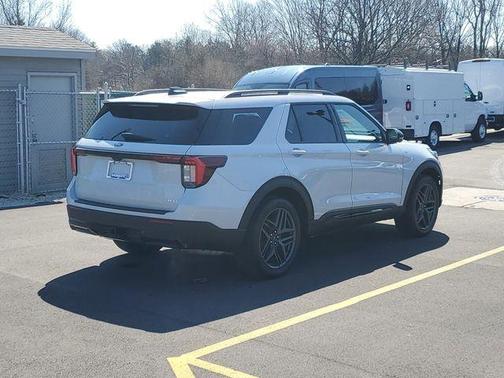 White Metallic 2026 Ford Explorer ST-Line