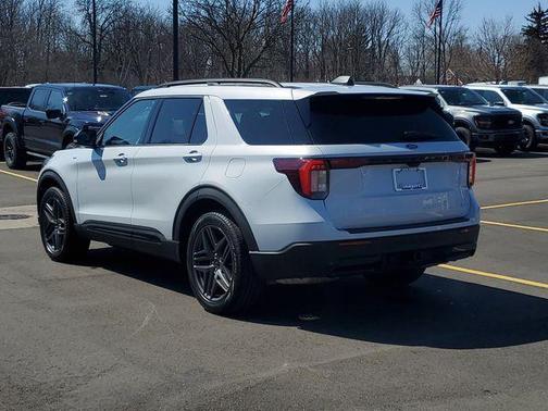 White Metallic 2026 Ford Explorer ST-Line