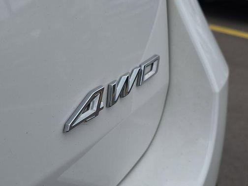 White Metallic 2023 Ford Explorer XLT
