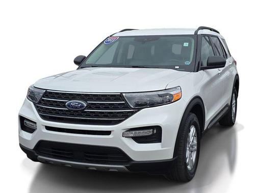 White Metallic 2023 Ford Explorer XLT