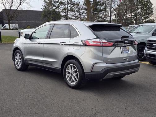 Iconic Silver Metallic 2023 Ford Edge SEL