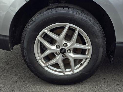 Iconic Silver Metallic 2023 Ford Edge SEL