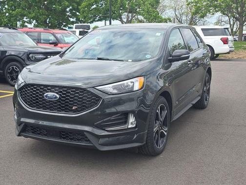 Green Metallic 2023 Ford Edge ST
