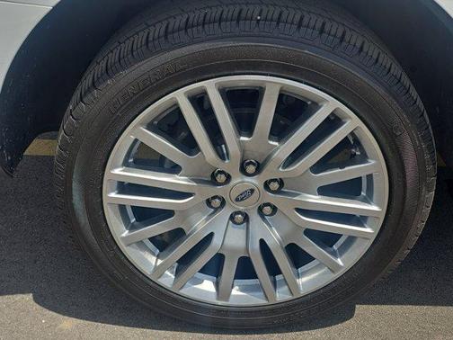 White Metallic 2024 Ford Expedition Limited