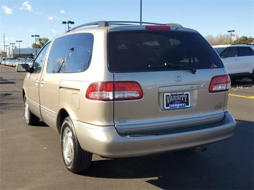 2002 Toyota Sienna 