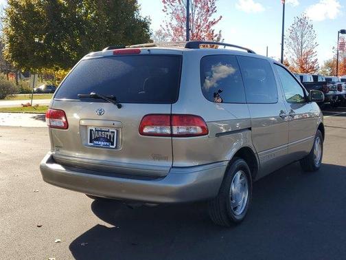 2002 Toyota Sienna 