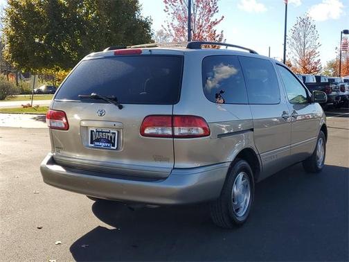 2002 Toyota Sienna 