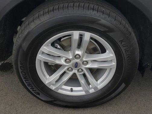 Star White 2024 Ford Explorer XLT