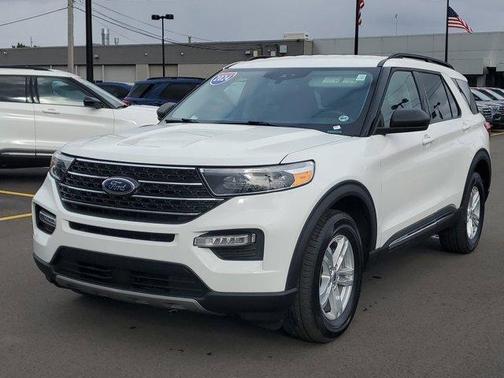 Star White 2024 Ford Explorer XLT