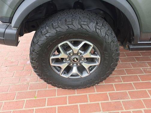 Gray Metallic 2022 Ford Bronco Badlands