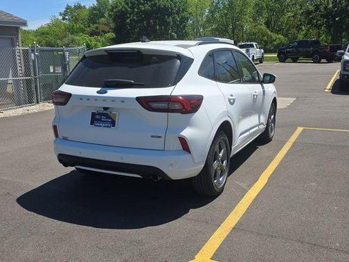 Oxford White 2023 Ford Escape ST-Line Select