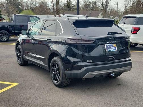 Black Metallic 2024 Ford Edge SEL