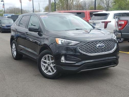 Black Metallic 2024 Ford Edge SEL