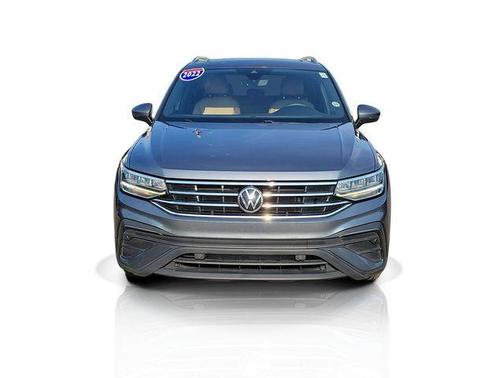 Platinum Gray Metallic 2022 Volkswagen Tiguan 2.0T SE