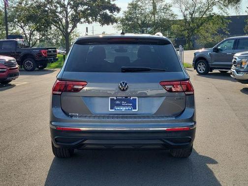 Platinum Gray Metallic 2022 Volkswagen Tiguan 2.0T SE