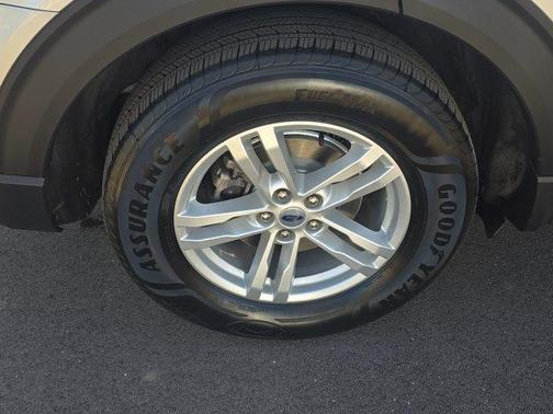 Silver Metallic 2021 Ford Explorer XLT