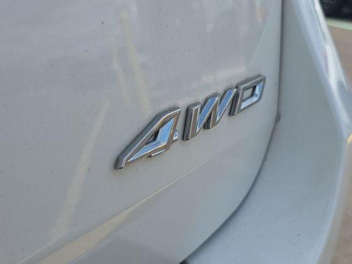 White Metallic 2023 Ford Explorer Limited