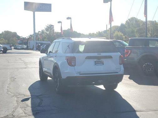 2022 Ford Explorer ST-Line