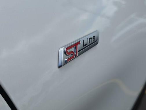 White Metallic 2024 Ford Explorer ST-Line