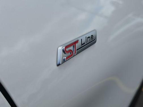 White Metallic 2024 Ford Explorer ST-Line