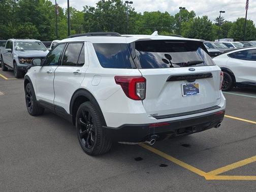 White Metallic 2024 Ford Explorer ST-Line