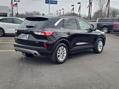 Black Metallic 2022 Ford Escape SE