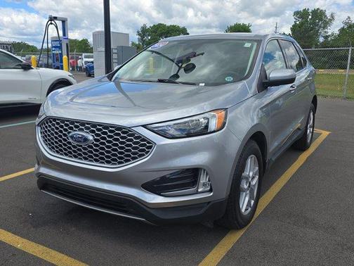 Silver Metallic 2024 Ford Edge SEL