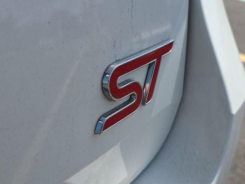 White Metallic 2022 Ford Explorer ST
