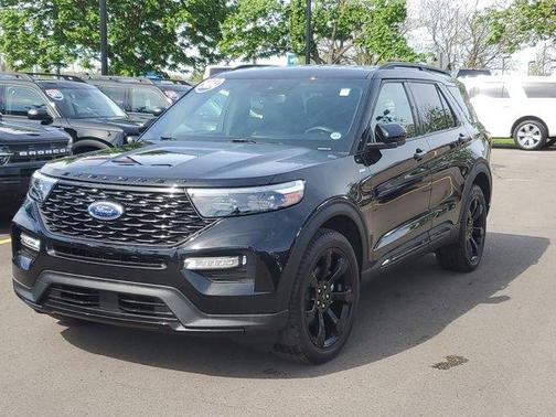 Black Metallic 2024 Ford Explorer ST-Line